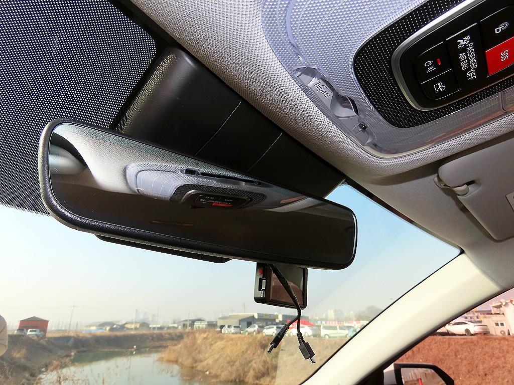 HYUNDAI Avante - Vista 12