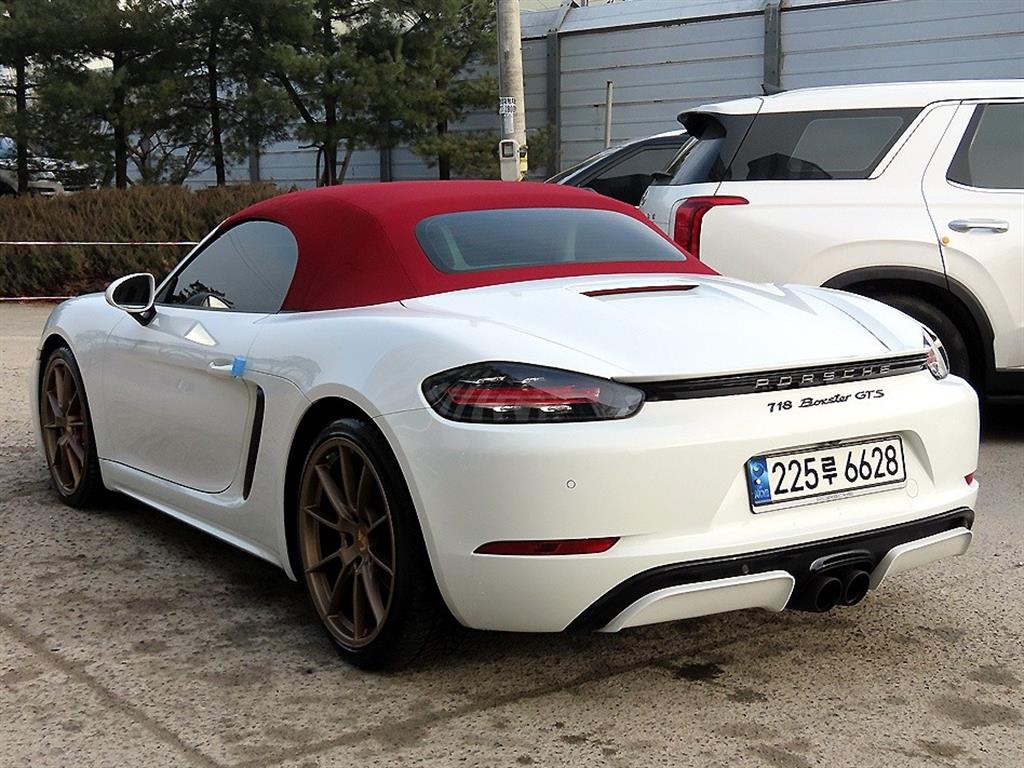 Porsche 718 - Vista 3