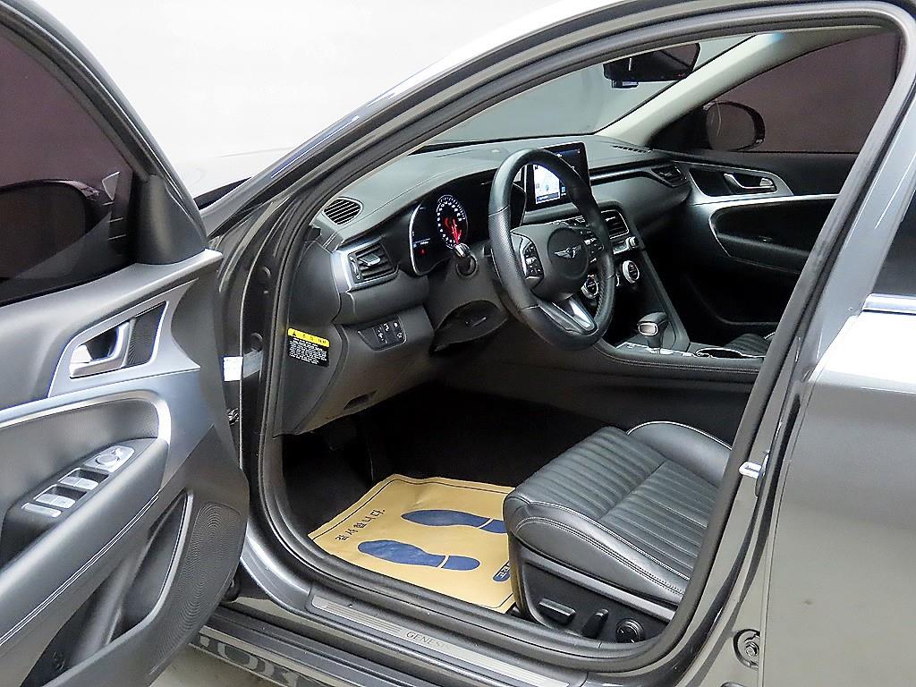 Genesis G70 - Vista 5