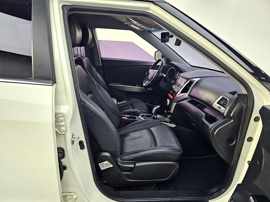 Ssangyong Tivoli - Vista 11