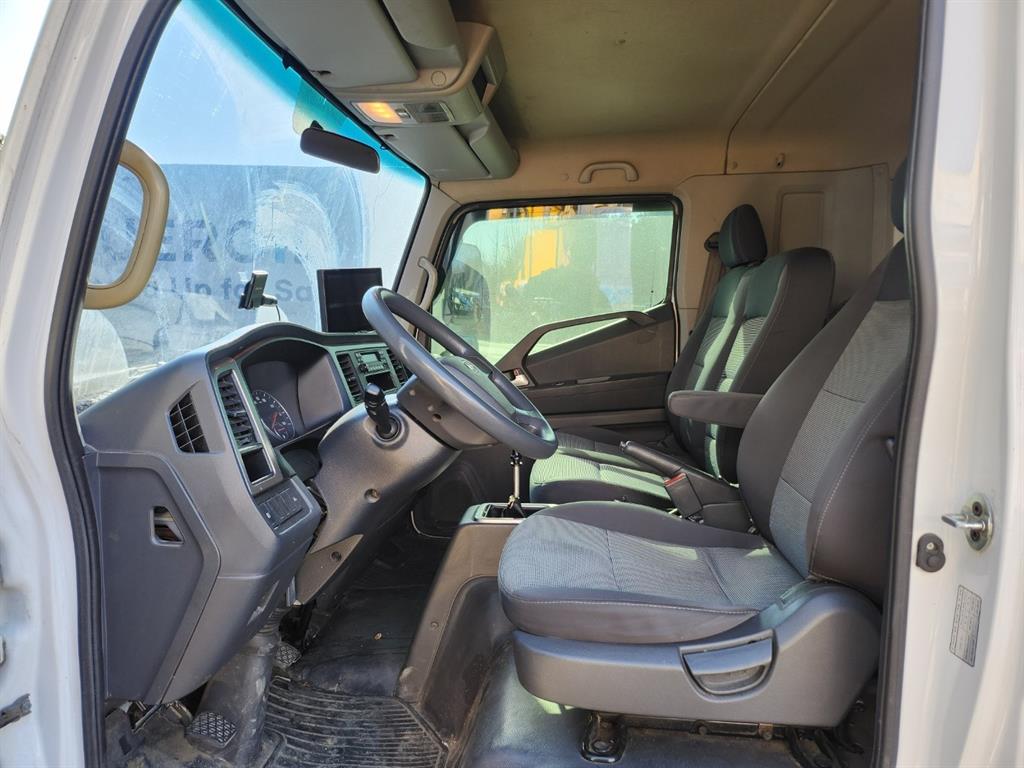 medium and large cargo truck - Vista 7