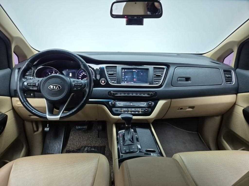 KIA Carnival - Vista 7