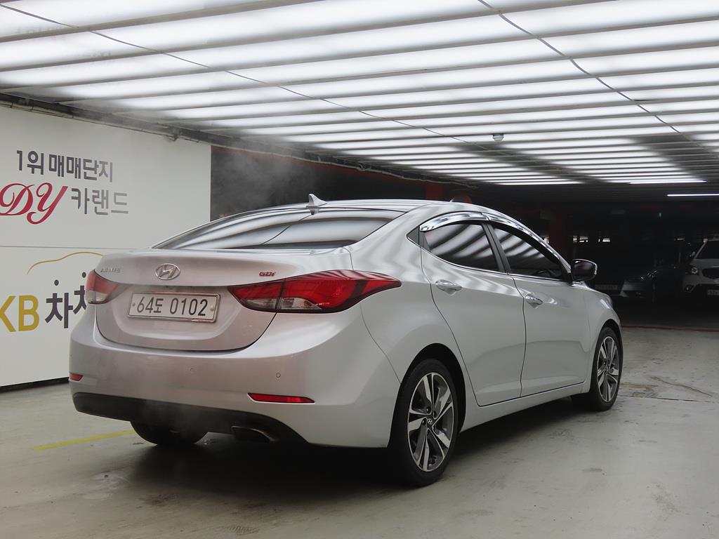 HYUNDAI Avante - Vista 4