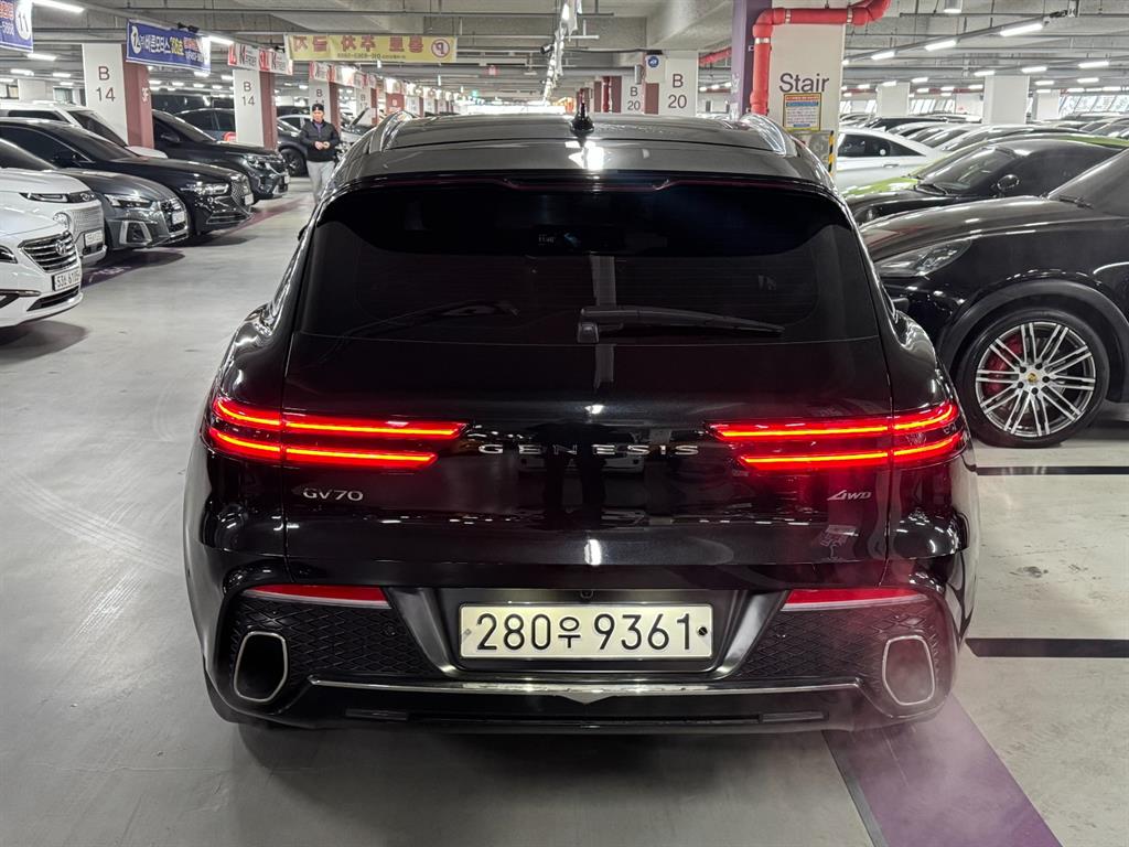 Genesis GV70 - Vista 6