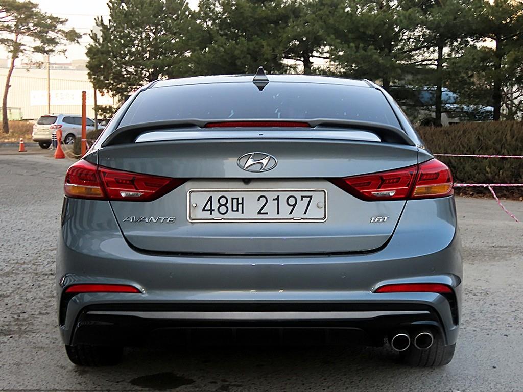 HYUNDAI Avante - Vista 4