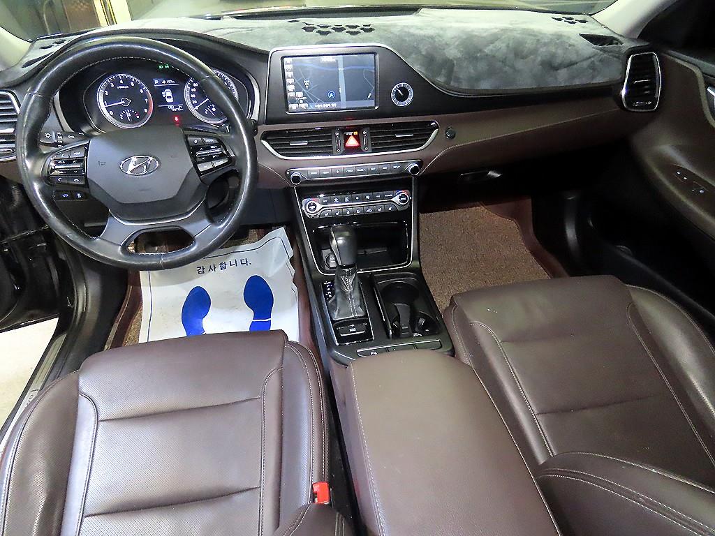 HYUNDAI Grandeur - Vista 10