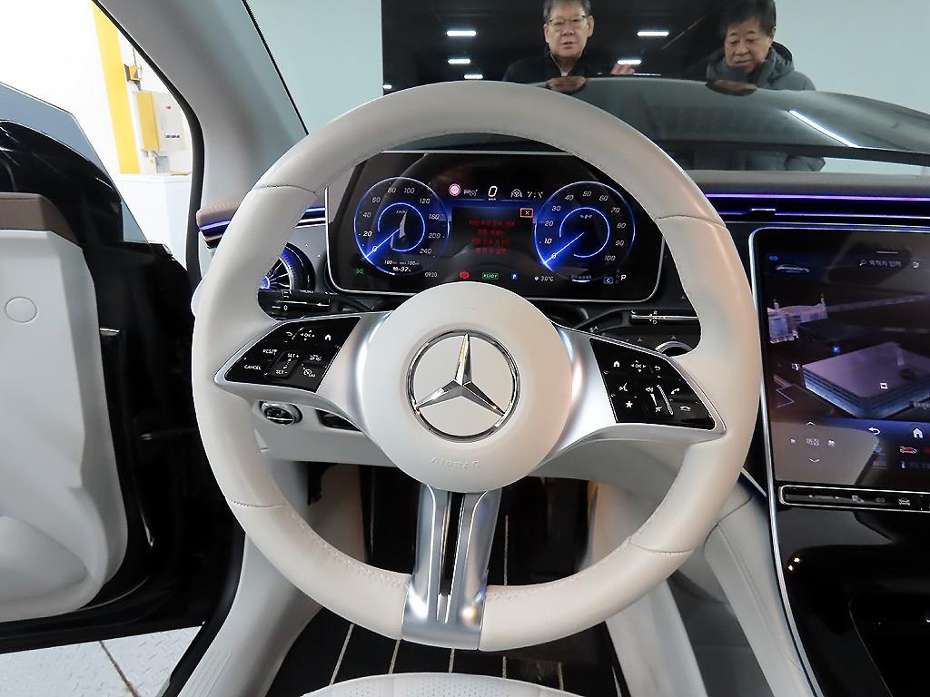 Mercedes Benz EQE - Vista 9