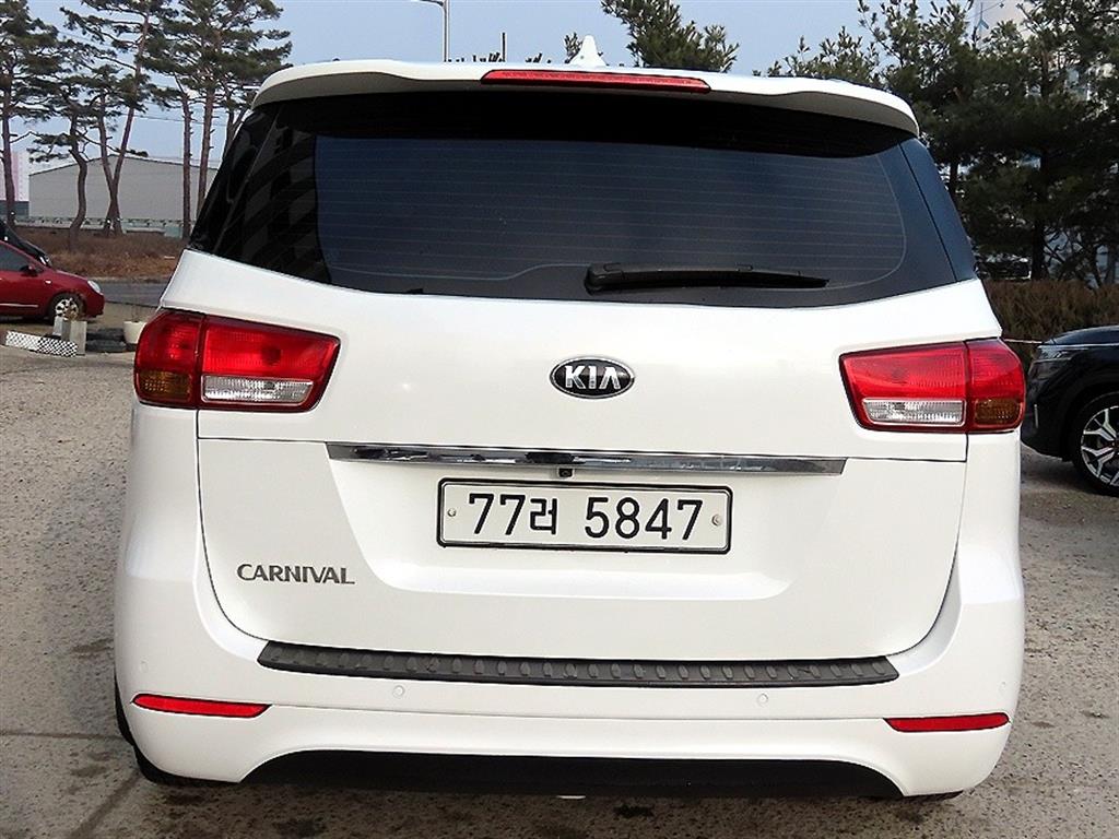 KIA Carnival - Vista 4