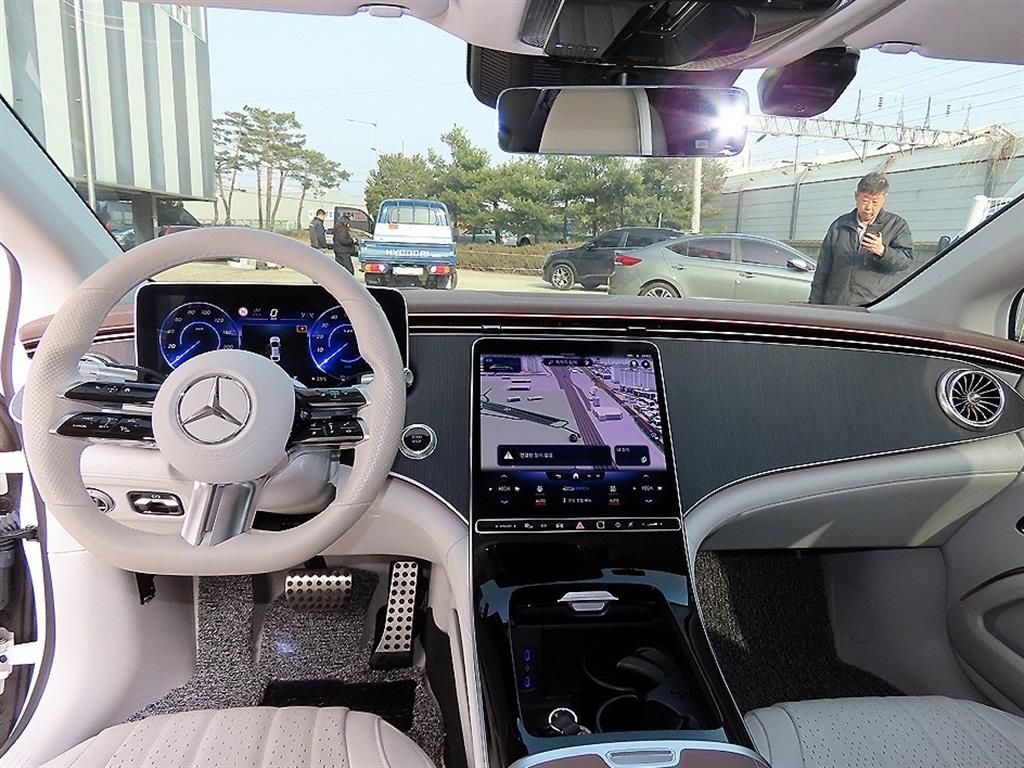 Mercedes Benz EQS - Vista 7