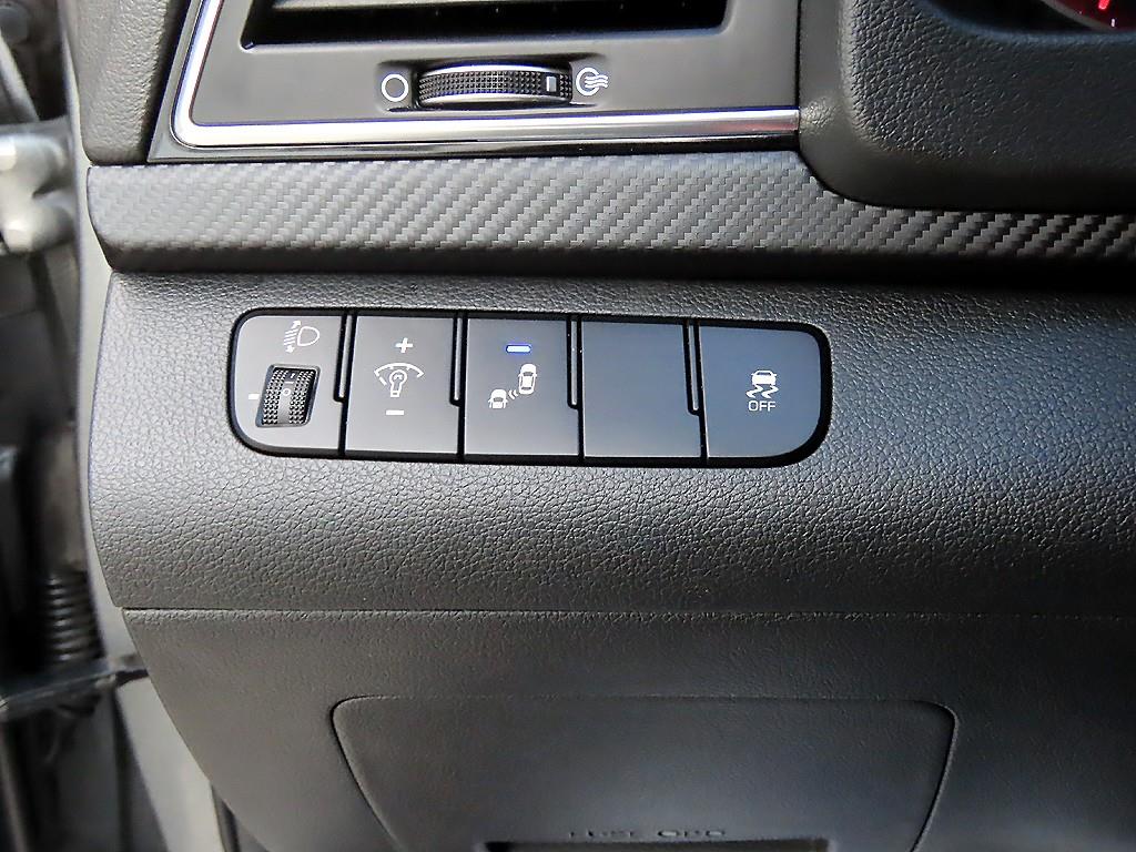 HYUNDAI Avante - Vista 12