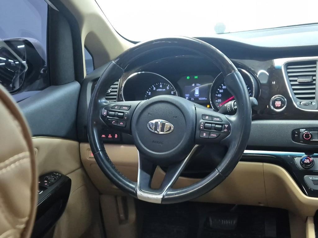 KIA Carnival - Vista 9