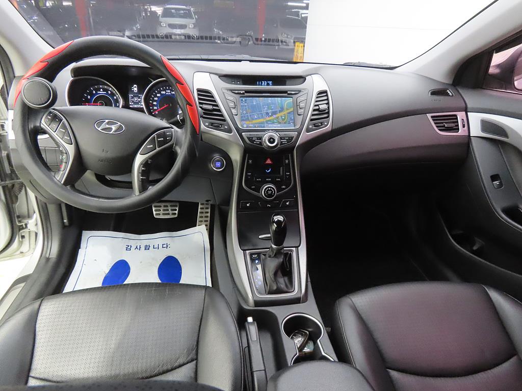 HYUNDAI Avante - Vista 7