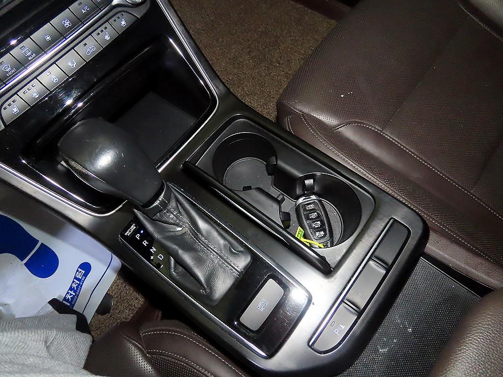 HYUNDAI Grandeur - Vista 12