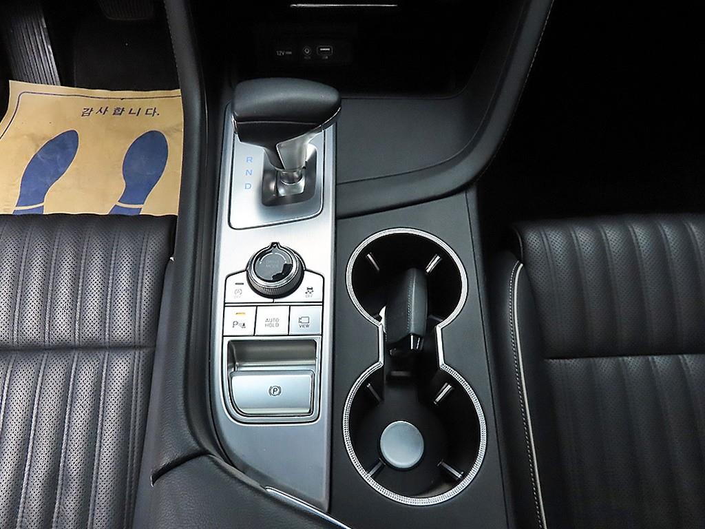 Genesis G70 - Vista 10