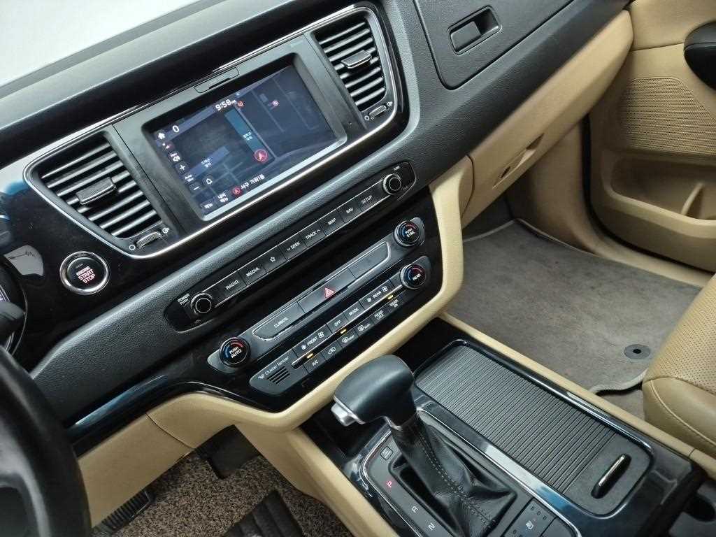 KIA Carnival - Vista 10