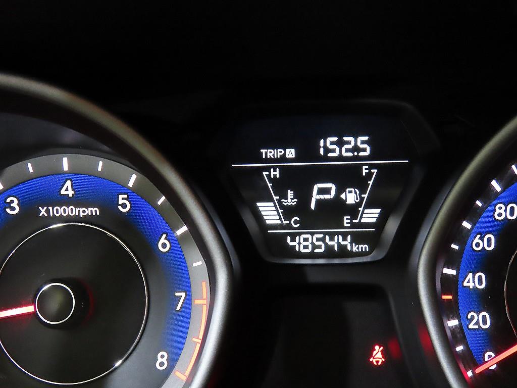 HYUNDAI Avante - Vista 9