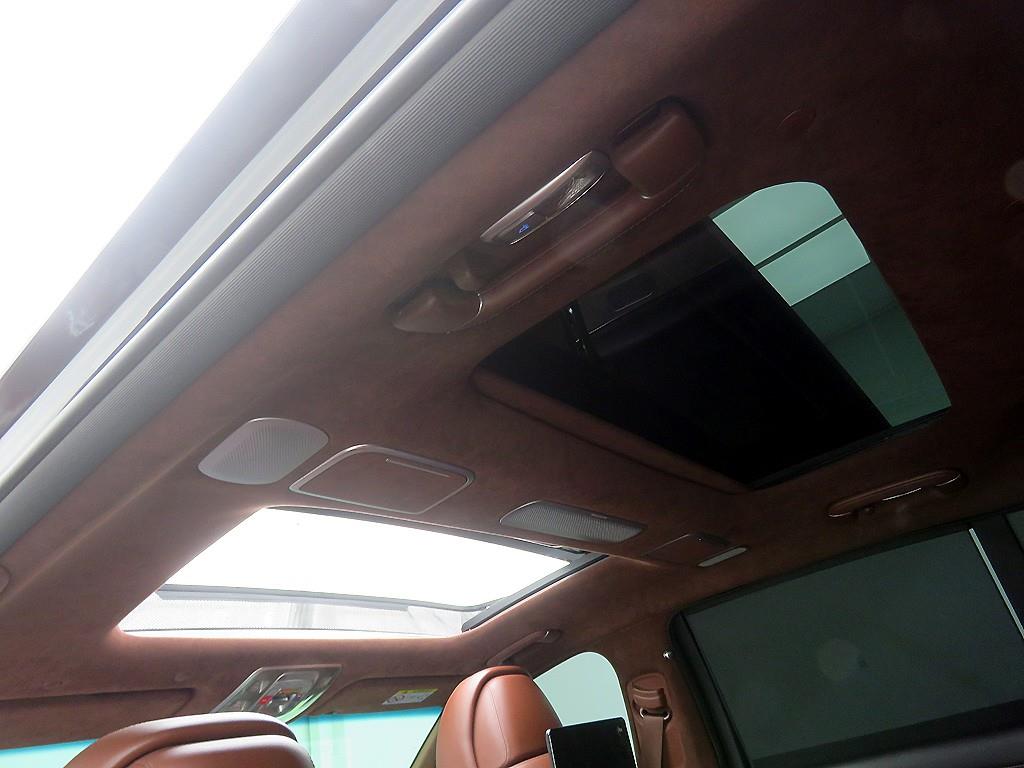 Genesis G90 - Vista 9