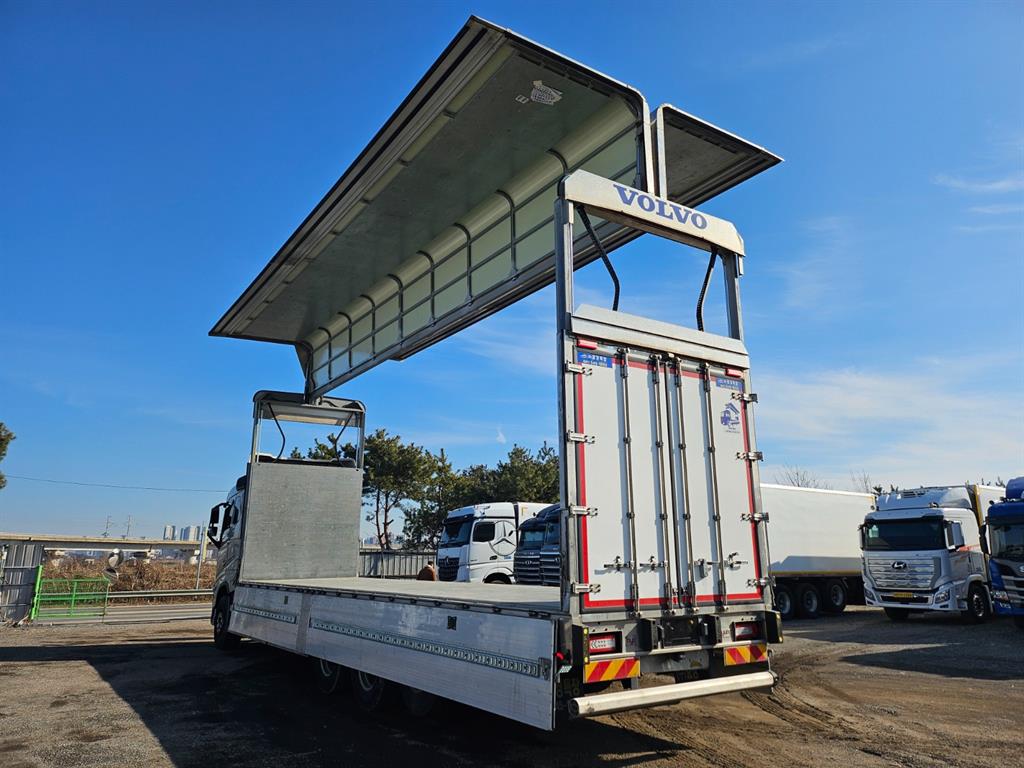 medium and large cargo truck - Vista 11