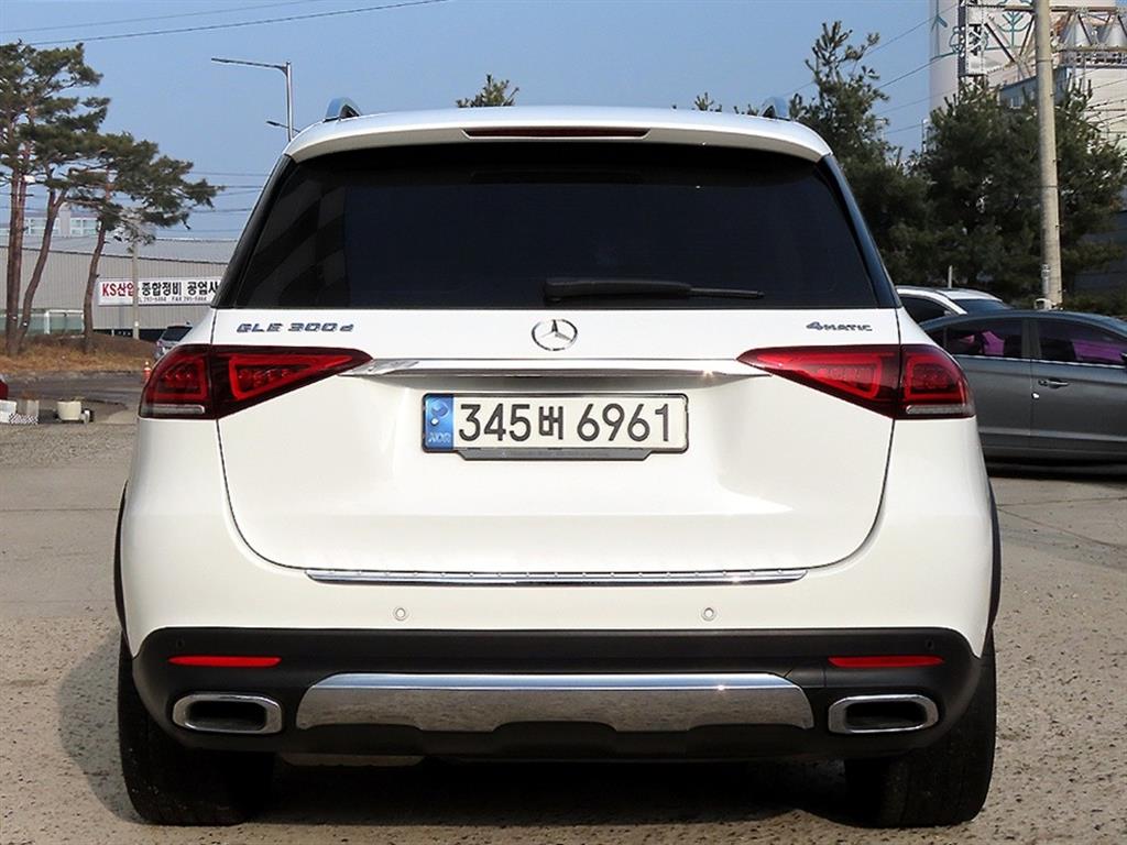 Mercedes Benz GLE Class - Vista 4