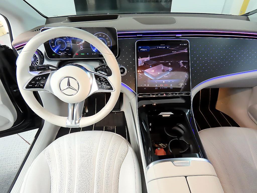 Mercedes Benz EQE - Vista 7