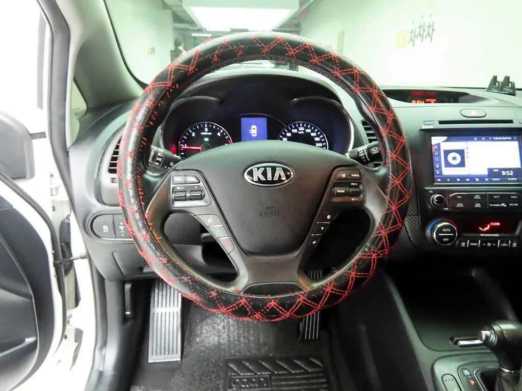 KIA K3 - Vista 8