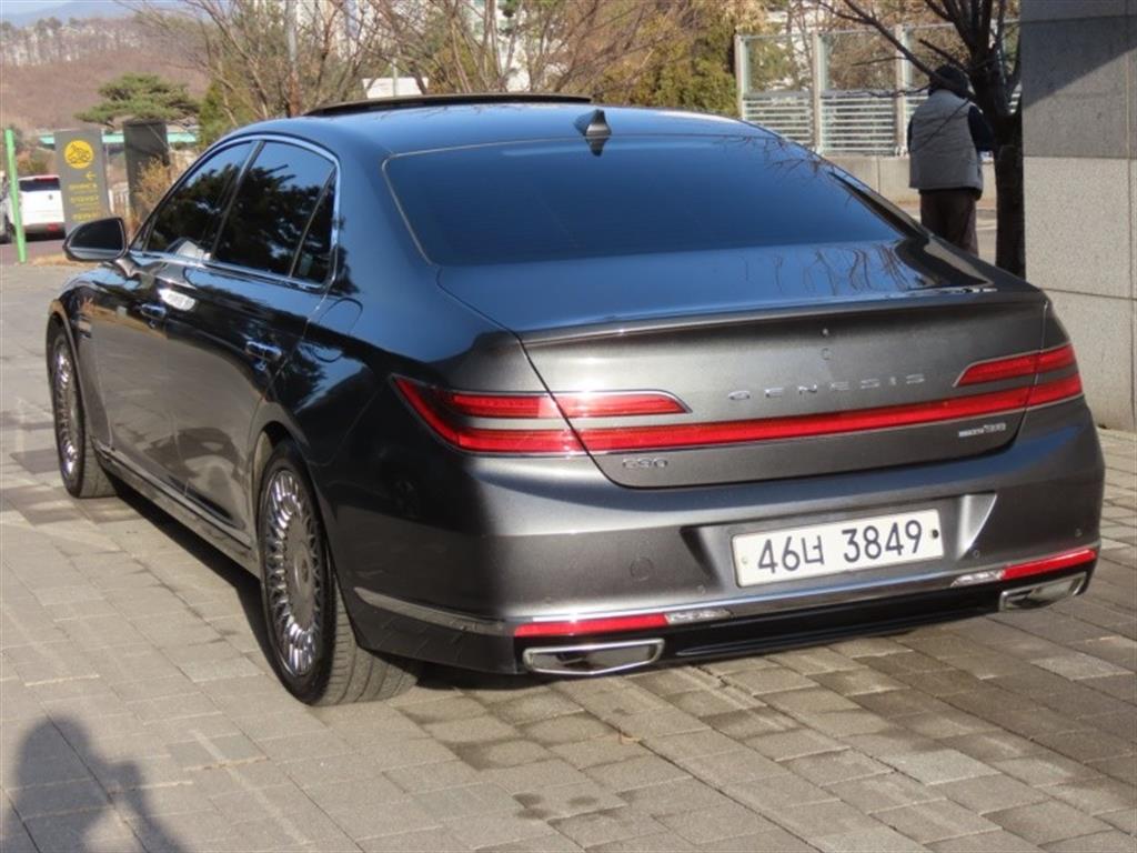 Genesis G90 - Vista 7