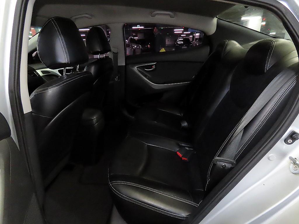 HYUNDAI Avante - Vista 7