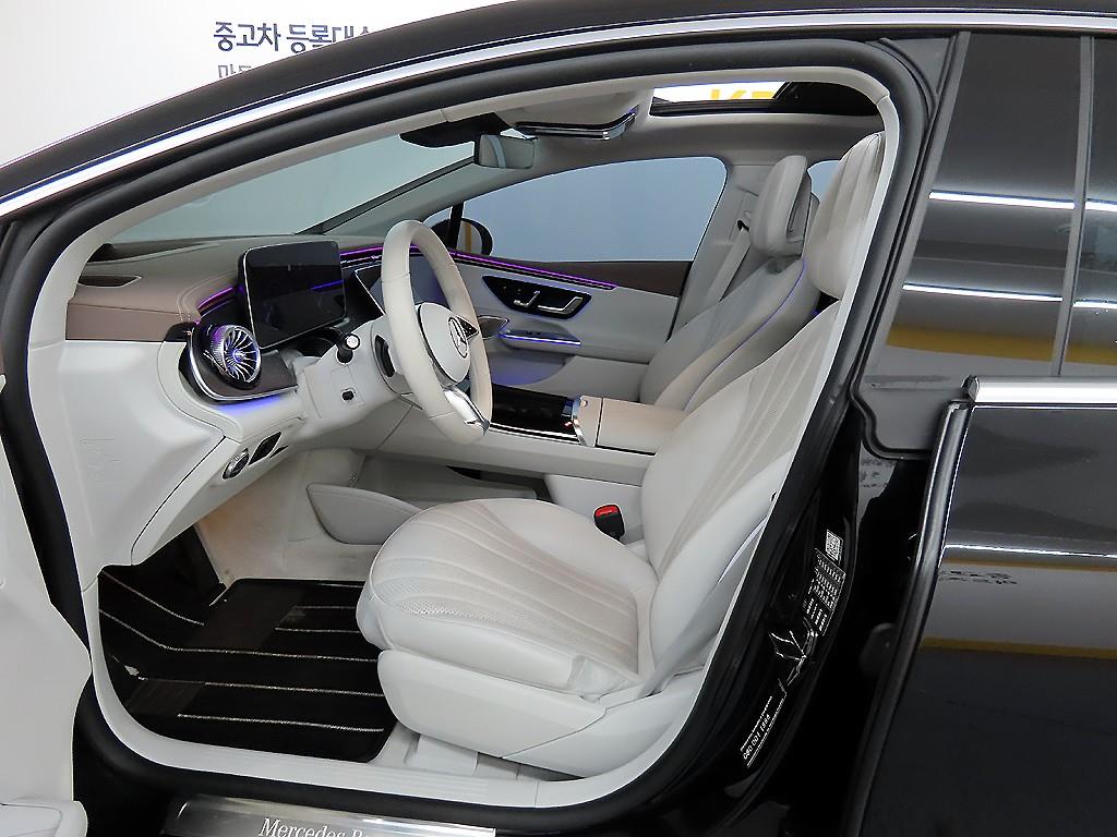 Mercedes Benz EQE - Vista 5