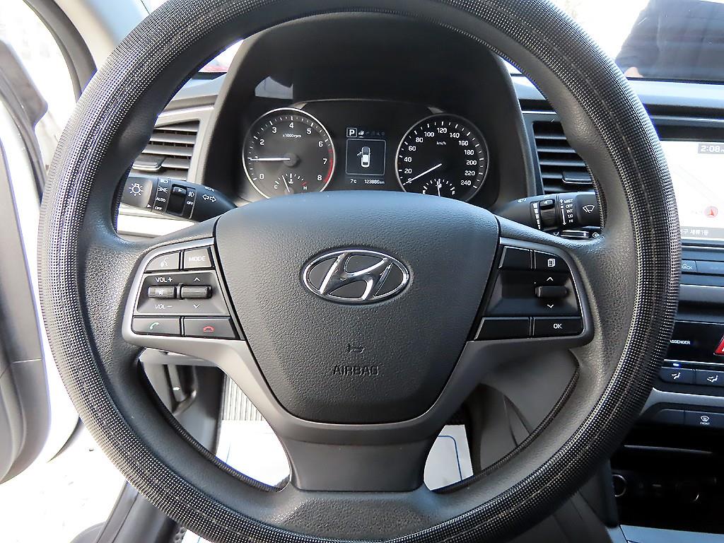 HYUNDAI Avante - Vista 8