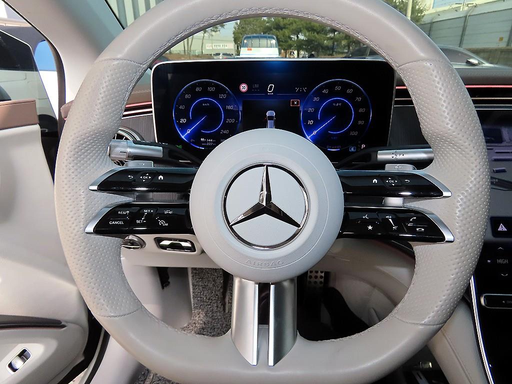 Mercedes Benz EQS - Vista 8