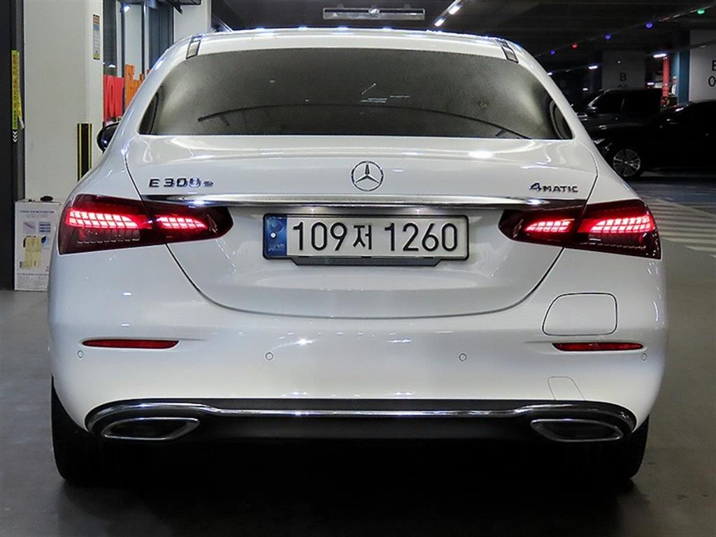 Mercedes Benz E class - Vista 5