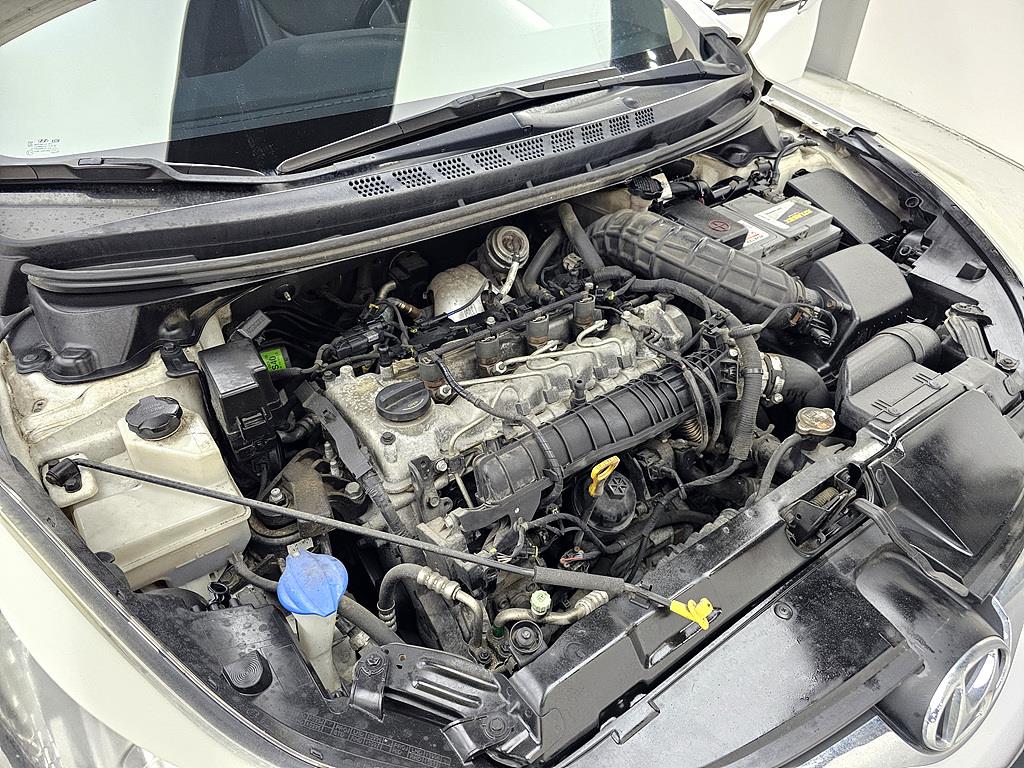 HYUNDAI Avante - Vista 6