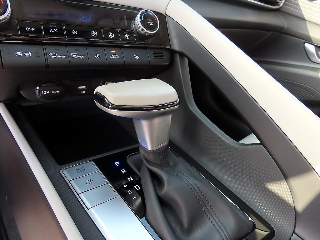 HYUNDAI Avante - Vista 11