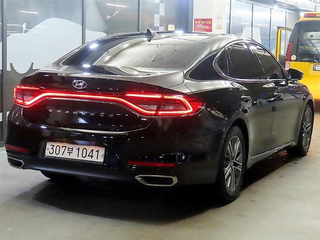 HYUNDAI Grandeur - Vista 4