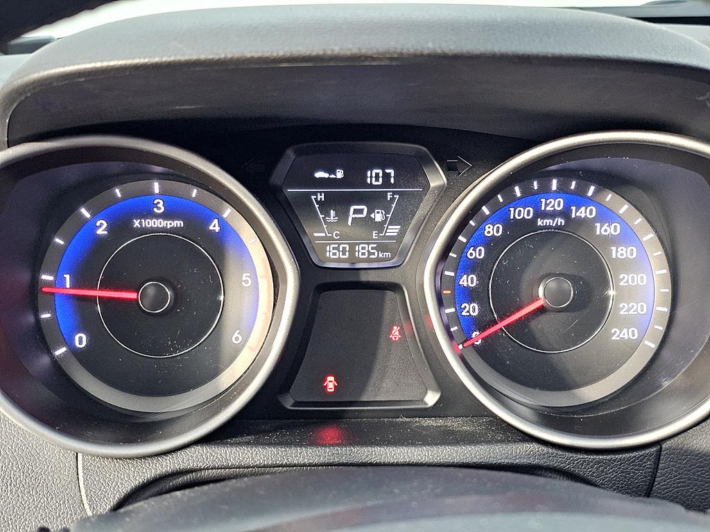 HYUNDAI Avante - Vista 7