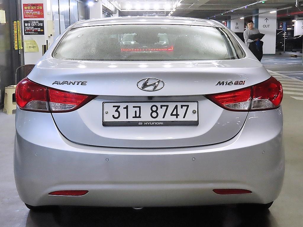 HYUNDAI Avante - Vista 5