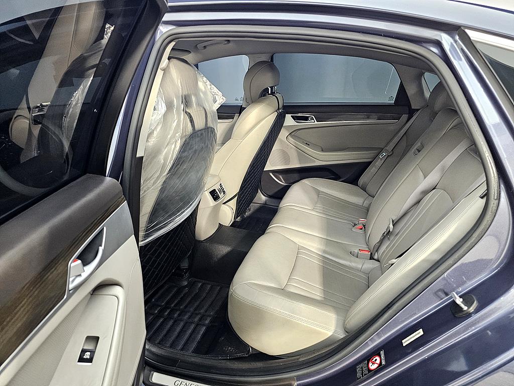 HYUNDAI Genesis - Vista 9