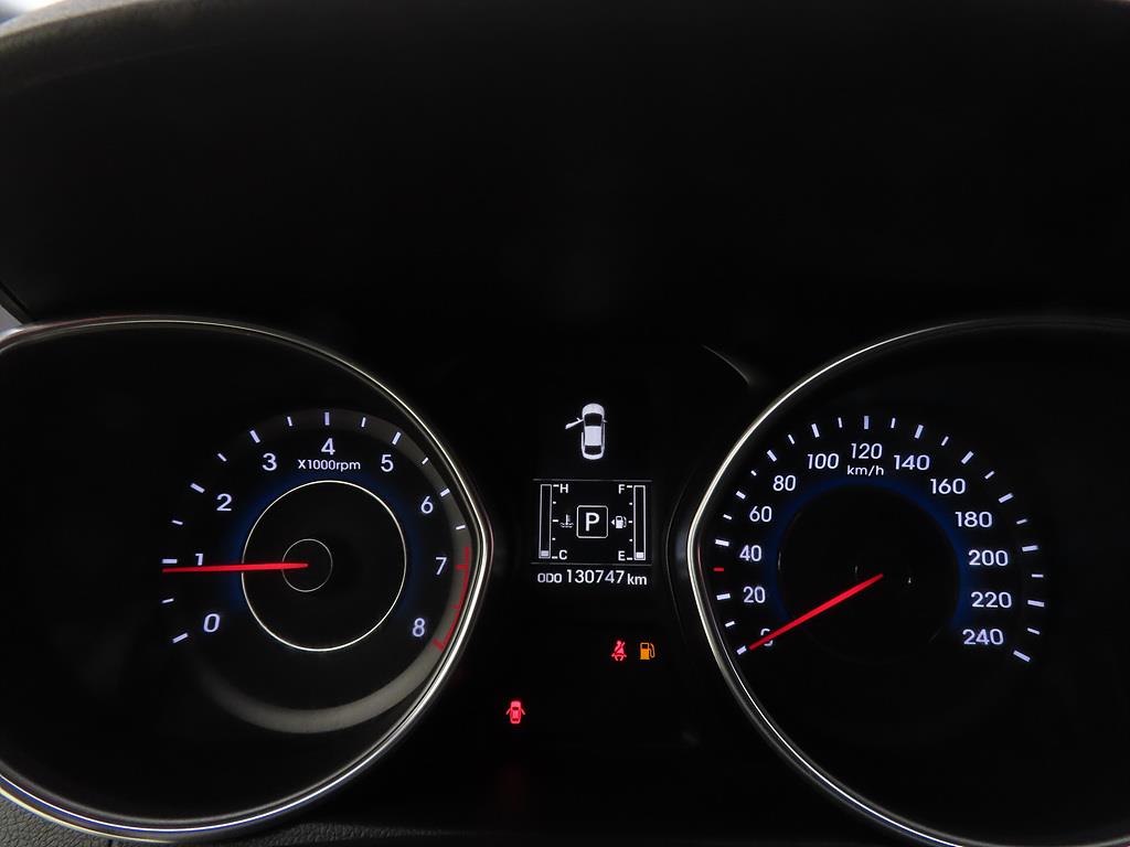 HYUNDAI Avante - Vista 9