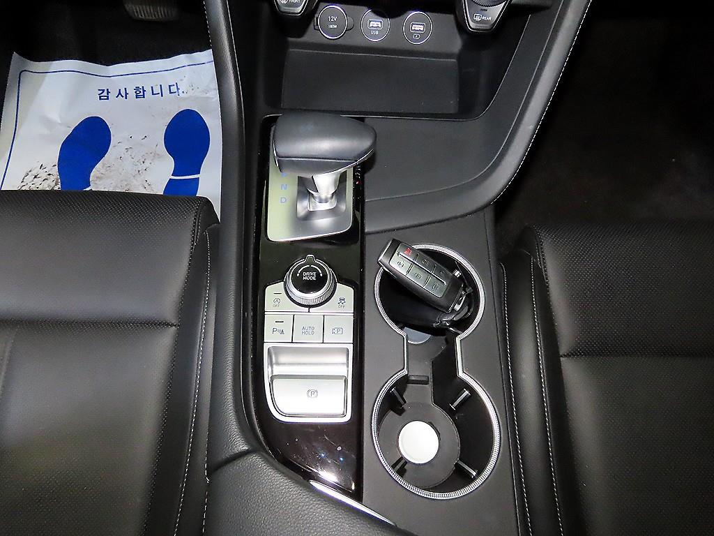 Genesis G70 - Vista 12