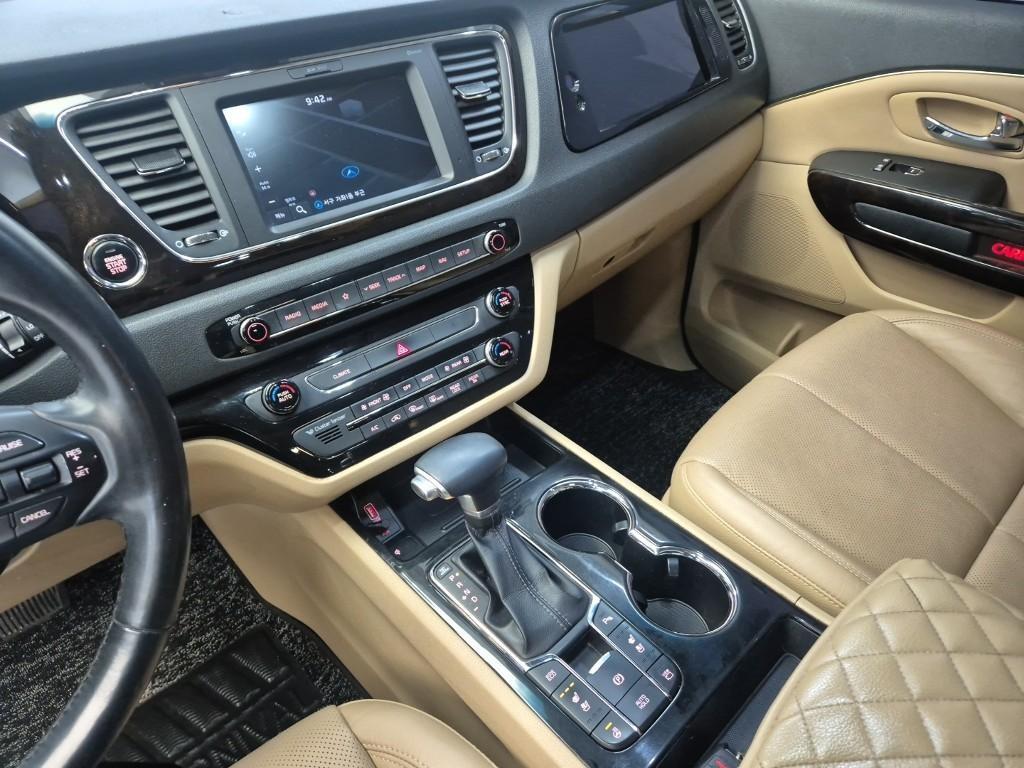 KIA Carnival - Vista 10