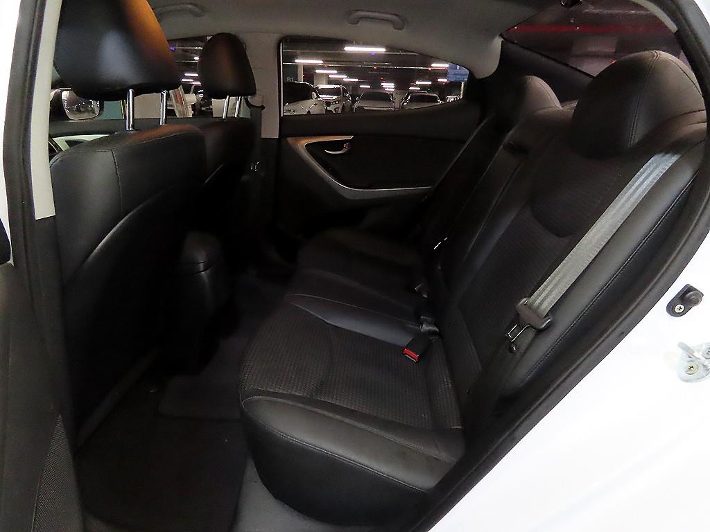 HYUNDAI Avante - Vista 7