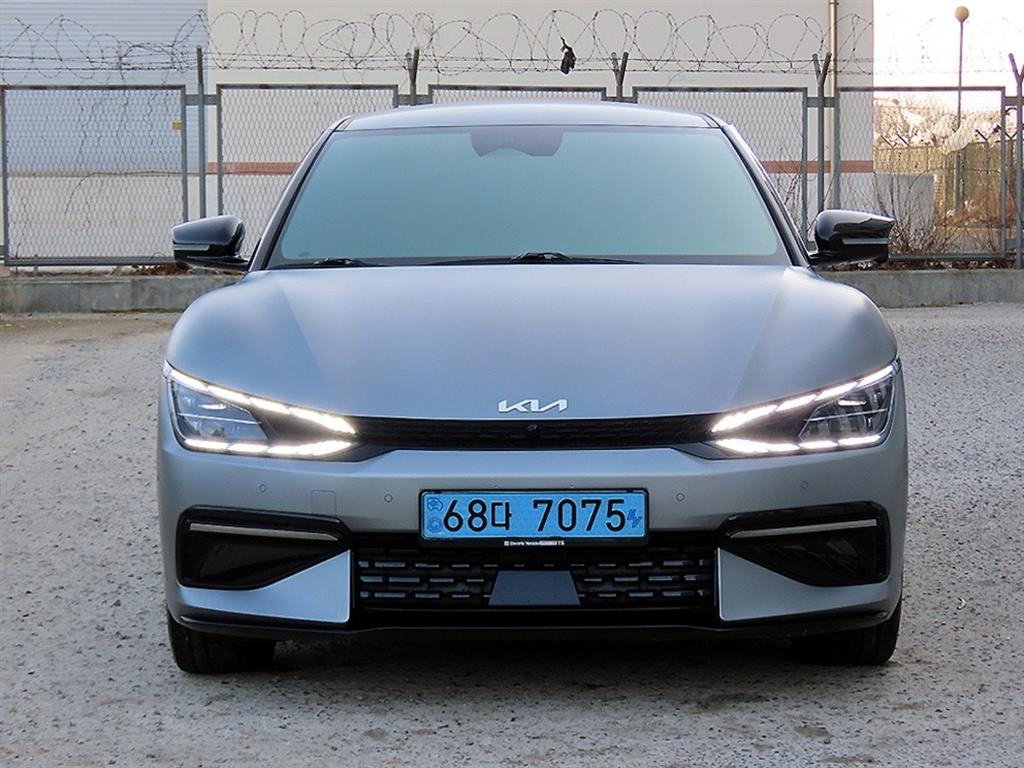 KIA EV6 2022 Plateado - Importación desde Corea - HF Imports Iquique - Foto 1