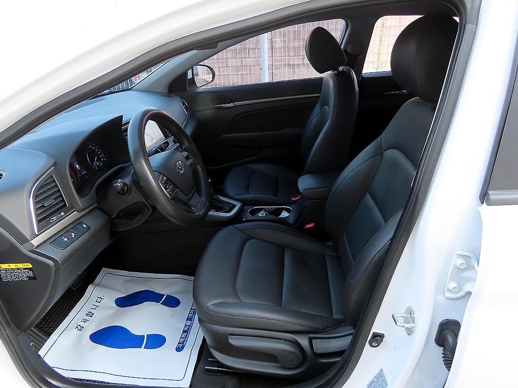 HYUNDAI Avante - Vista 5