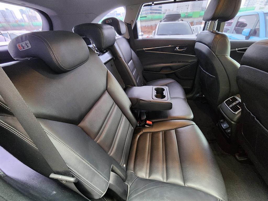 KIA Sorento - Vista 8