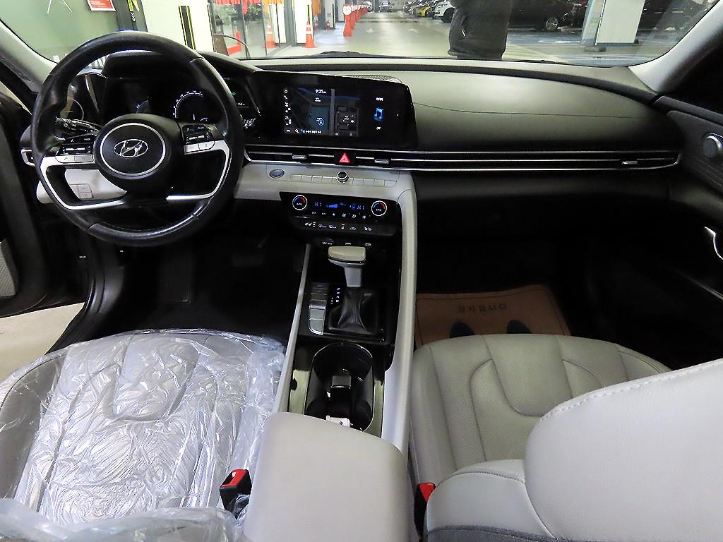 HYUNDAI Avante - Vista 10