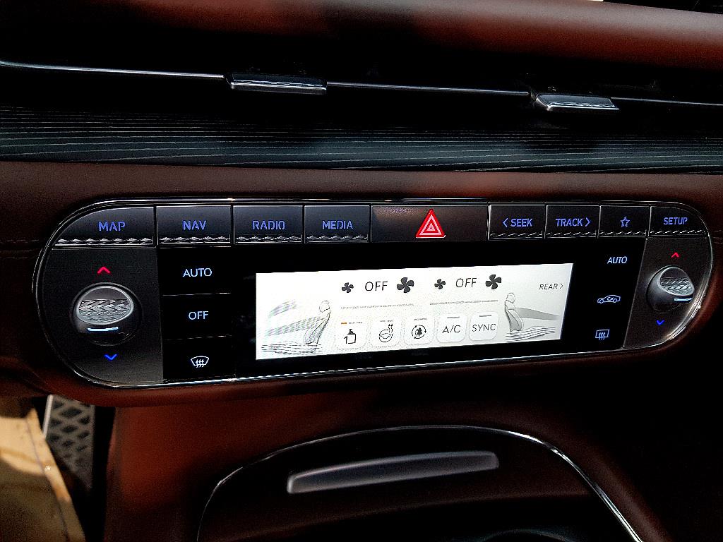 Genesis G90 - Vista 11