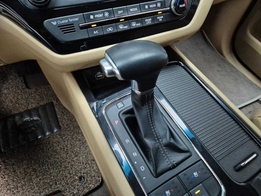 KIA Carnival - Vista 8