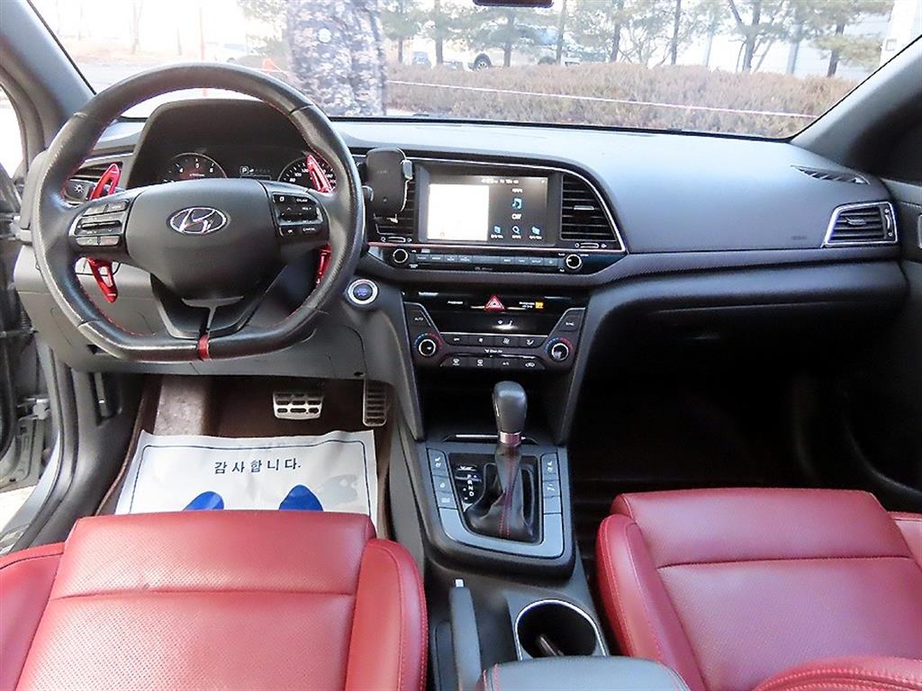 HYUNDAI Avante - Vista 7