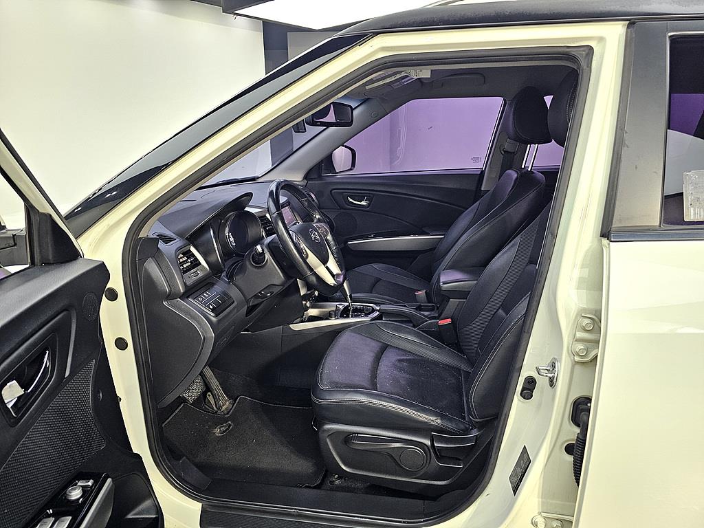 Ssangyong Tivoli - Vista 8