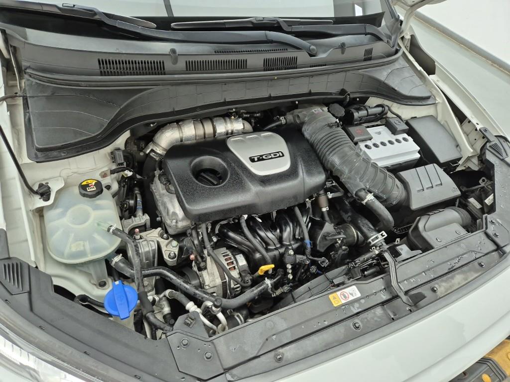 HYUNDAI Kona - Vista 6